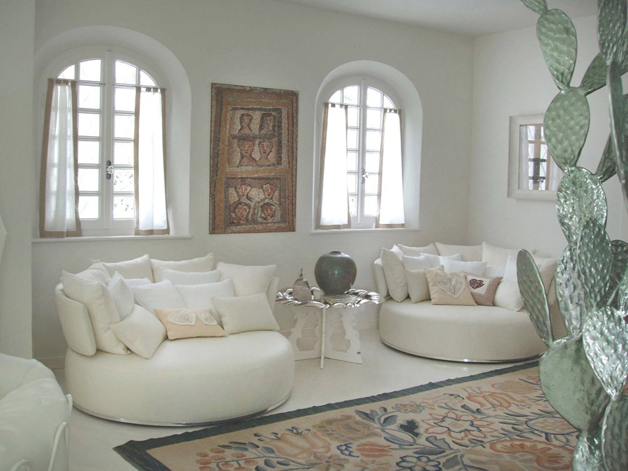 Sculptural seating and natural light
